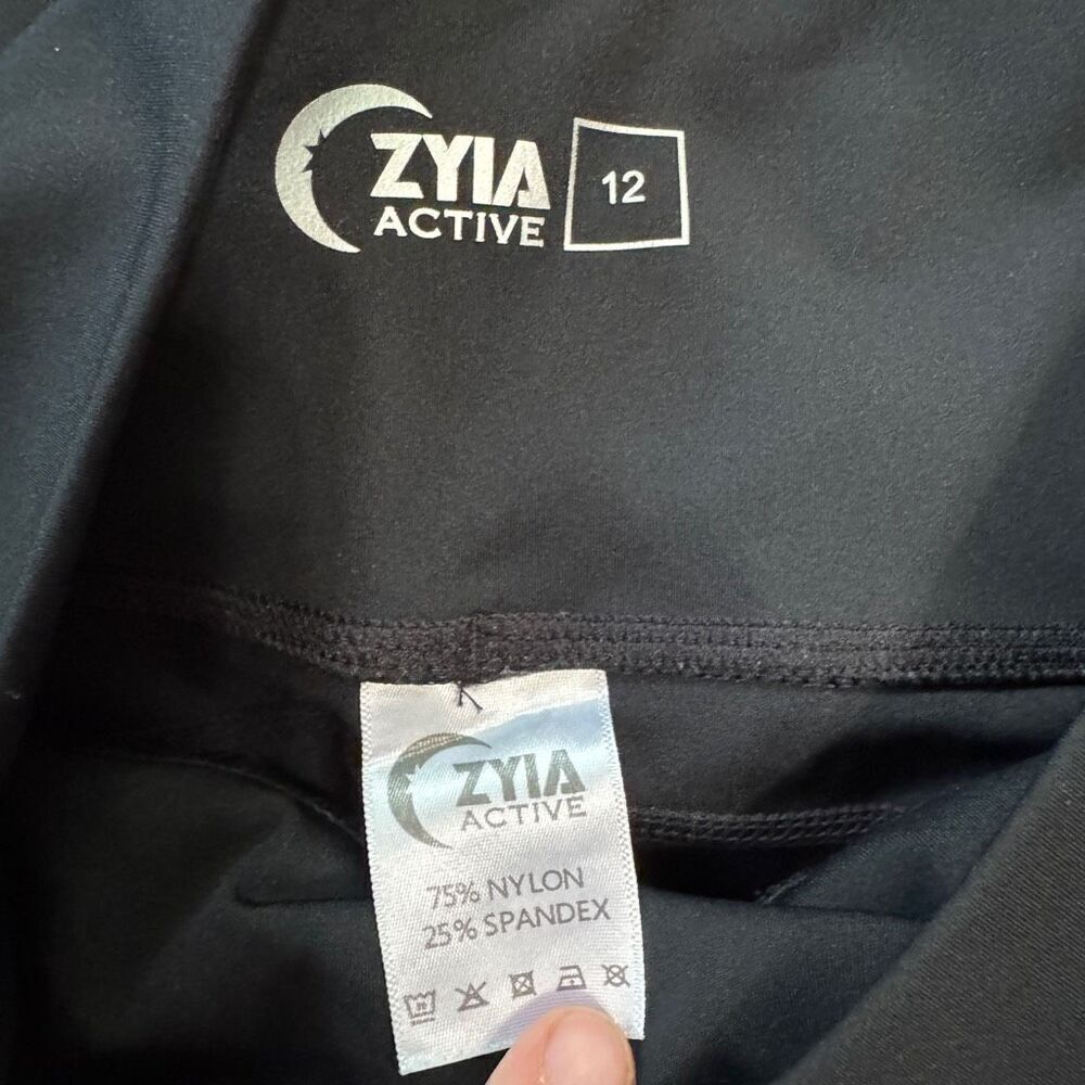 ZYIA ACTIVE Black Pocket Cropped Leggings - Picture 6 of 6